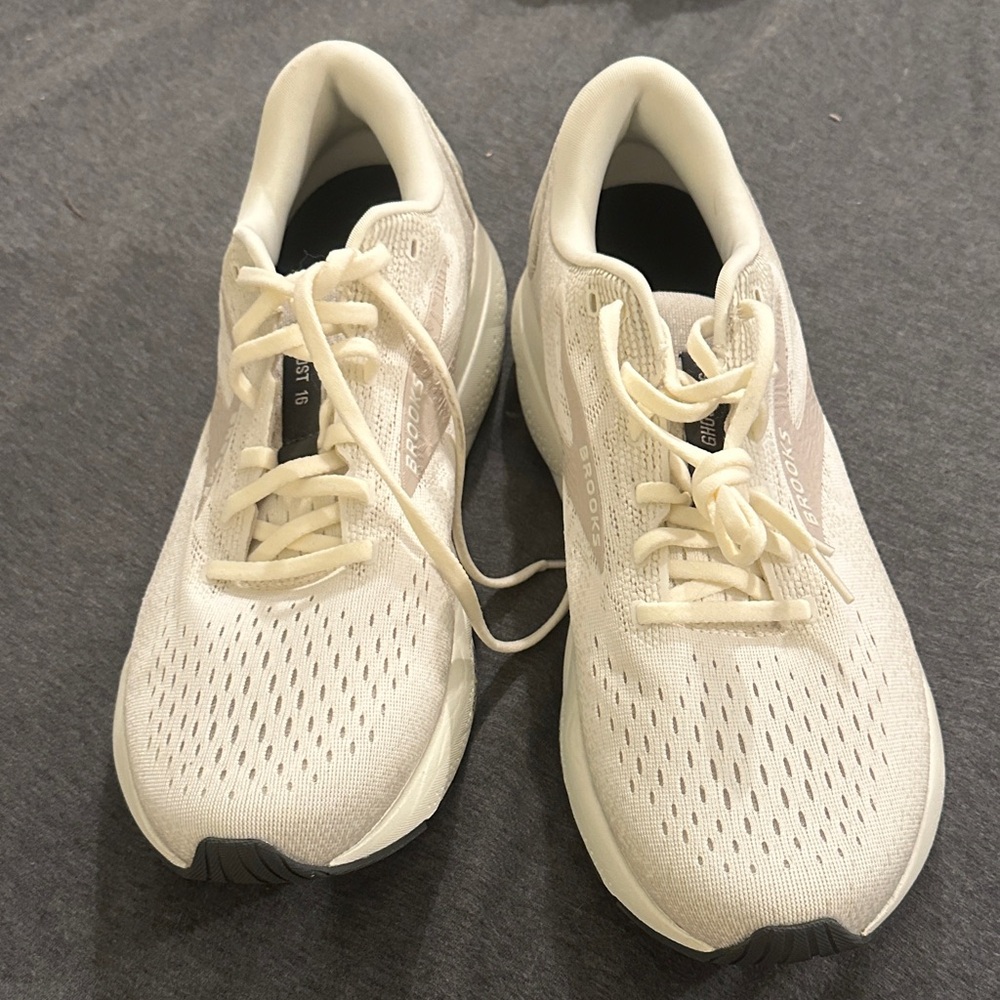 Brooks Ivory Athletic Sneakers